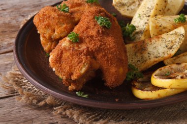 tavuk kanadı hamuru patates ve limon ile daldırma