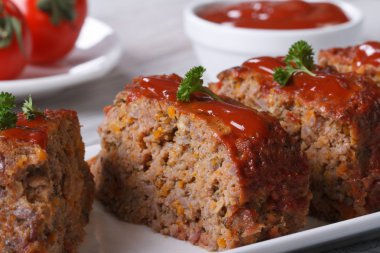 Meat Loaf portre yatay bir tabağa dilimlenmiş