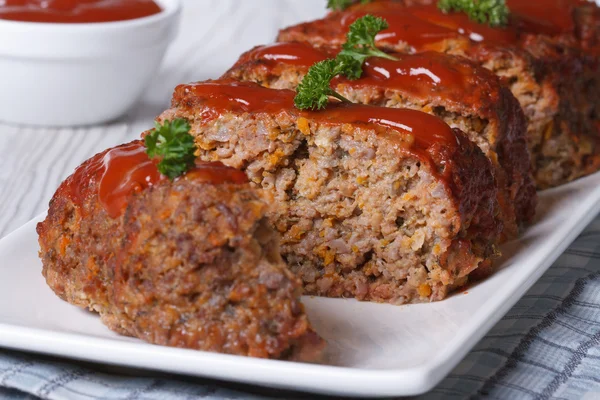 Sliced meatloaf with ketchup and parsley horizontal — Stock Photo, Image