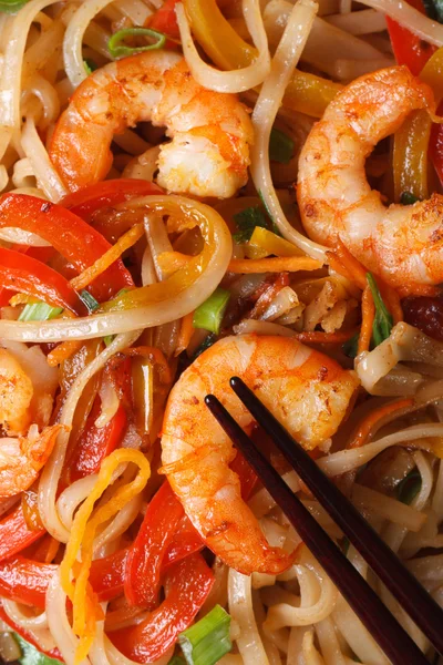 Rice noodles with shrimp macro vertical view from above — Stock Photo, Image