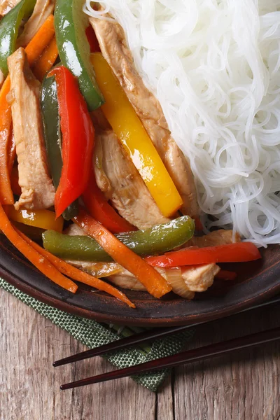 Asian food chicken with rice noodles macro vertical top view — Stock Photo, Image