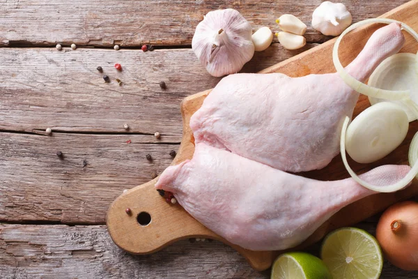 Raw duck legs with ingredients close up, top view horizontal — Stock Photo, Image