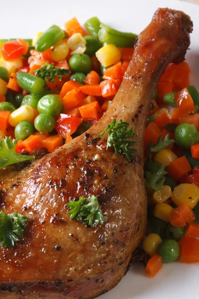 Delicious roasted duck leg macro. vertical top view — Stock Photo, Image