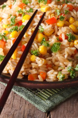 Çin kızarmış pilav ile yumurta, Mısır ve Baharatlar, dikey