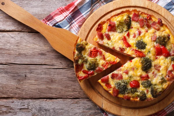 Pastel de verduras de cerca en la mesa. vista superior horizontal — Foto de Stock