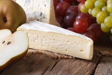Kalıp peynir, üzüm ve armut yatay rustik tarzı