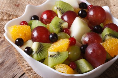 portakal, kivi, üzüm ve çilek makro salata. Yatay