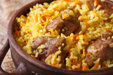 Asya kızarmış pilav et makro ile. dikey