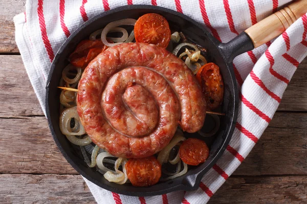 Grilled sausage in a pan. horizontal top view close-up — Stock Photo, Image