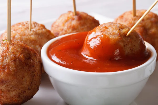 Roasted meatballs on skewers with ketchup closeup — Stock Photo, Image