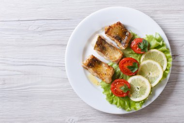 sebzeli levrek kızarmış fileto. Yatay Üstten Görünüm