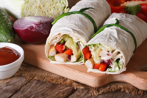 Burrito with chicken and vegetables with ingredients, horizontal — Stock Photo, Image