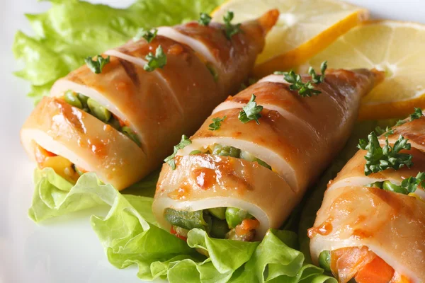 Fried squid stuffed with vegetables on a plate. Horizontal — Stock Photo, Image