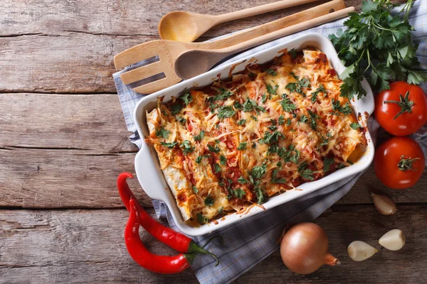 Mexican enchilada in a baking dish horizontal top view — Stock Image Mexican enchilada in a baking dish horizontal top view Royalty Free Stock Photos