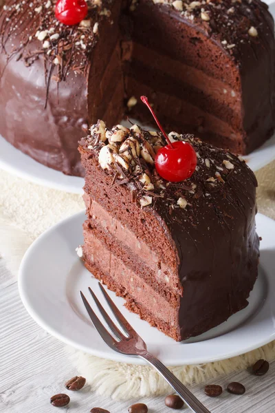 Cut a piece of chocolate cake with cherries. Vertical close-up — Stock Photo, Image