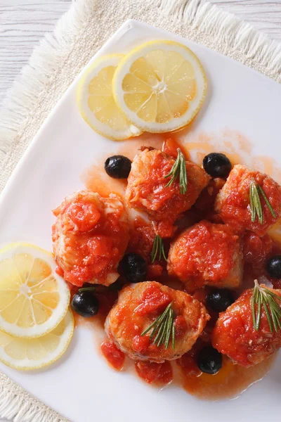 Fish with olives and tomato on the plate vertical top view — Stock Photo, Image