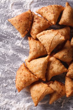 Hint samosa Pastane unlu bir tablo. Dikey Üstten Görünüm