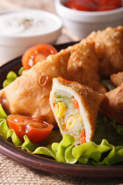 Samosa stuffed with vegetables macro. Vertical — Stock Photo, Image