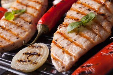 biber, domates, soğan, pan ızgara makro ile tavuk