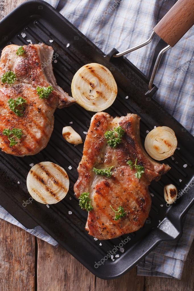 Pork steak grilled in a pan grill. vertical top view closeup — Stock