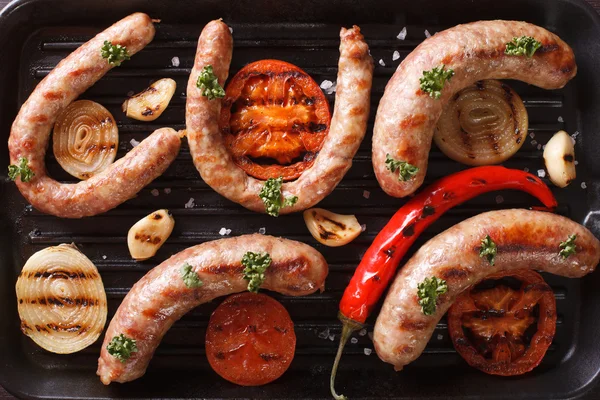 Sausages and vegetables on the grill, horizontal top view — Stock Photo, Image