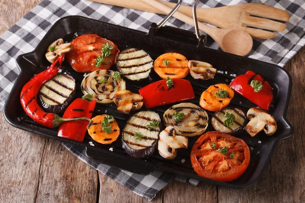 Vegetables cooked on the grill pan closeup. Horizontal — Stock Photo, Image