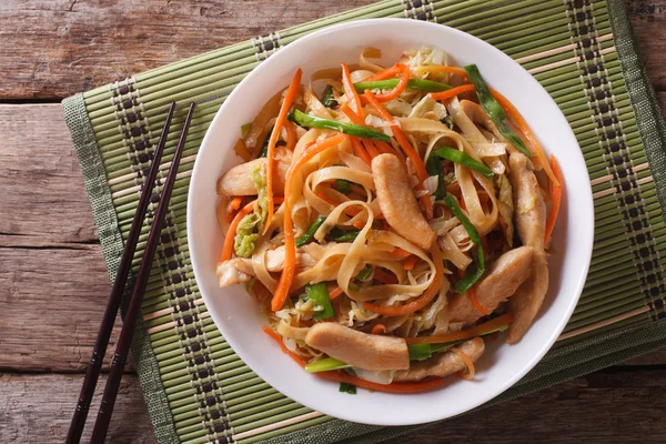 Chow Mein close-up. horizontal view from above — Stock Photo, Image