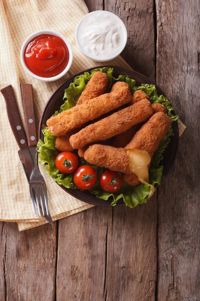 Fried cheese with sauce on a plate. vertical top view — Stock Photo, Image