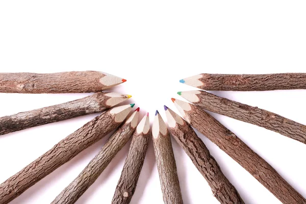 木の丸太のクローズ アップの手作り色鉛筆 — ストック写真