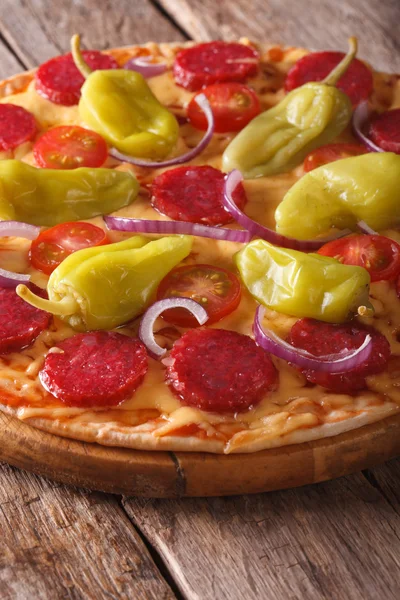 Pizza with salami, pepperoni peppers on table closeup vertical — Stock Photo, Image