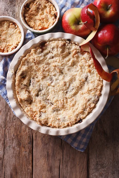 Apple crisp close-up in baking dish, vertical top view — Stock Photo, Image