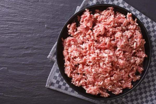 Raw minced pork in a plate horizontal  top view — Stock Photo, Image