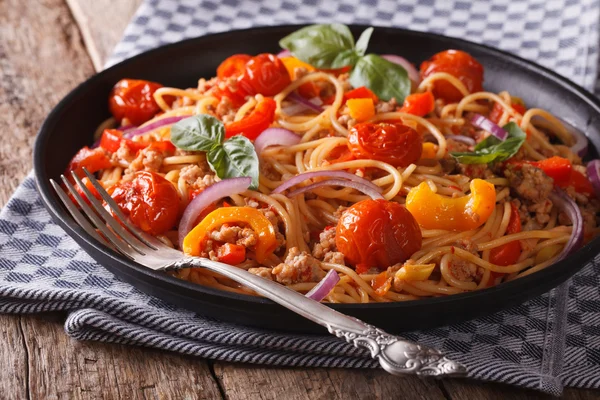 Pasta with minced meat and vegetables closeup horizontal — Stock Photo, Image