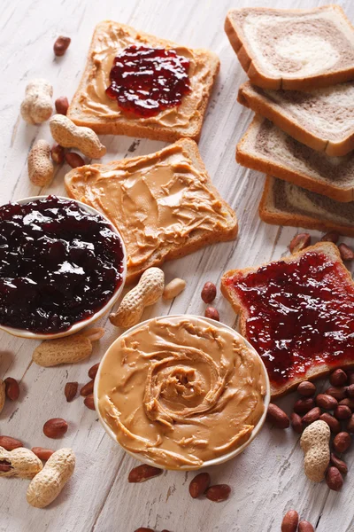 Toast with peanut butter and jelly close-up. vertical — Stock Photo, Image