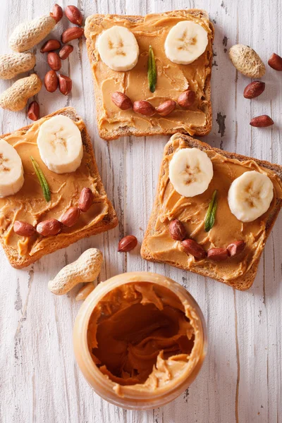 Sandwiches con mantequilla de maní y plátano para niños — Foto de Stock