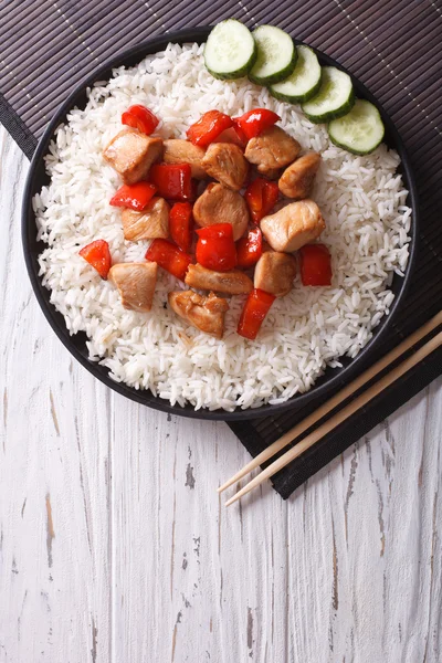 Rice with chicken pieces. vertical top view — Stock Photo, Image