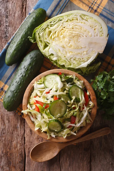 Coleslaw in a wooden bowl and ingredients top view — Stock Photo, Image