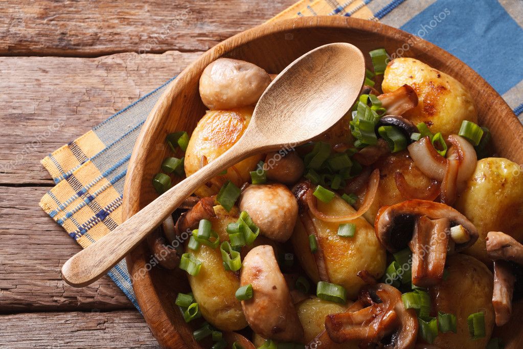 картофель жареный с грибами. сколько готовить грибы с картошкой. картошечка с грибами. жареная картошка с грибами шампиньонами на сковороде. сколько готовить грибы с картошкой.