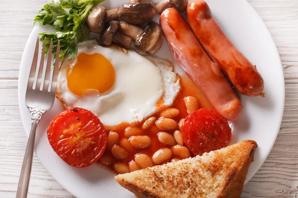 Petit déjeuner anglais traditionnel en gros plan. vue de dessus horizontale — Photo