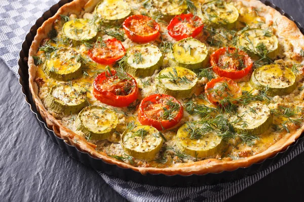 Courgette quiche zelfgemaakte close-up. horizontale — Stockfoto