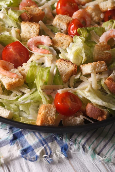 Caesar salad with shrimp close-up on a plate. Vertical — Stock Photo, Image
