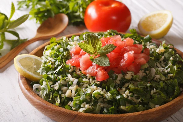 Vegetarian salad Tabbouleh closeup and ingredients. Horizontal — Stock Photo, Image
