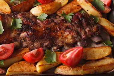 Domuz pirzola, patates ve domates makro. Yatay Üstten Görünüm
