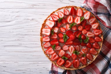 taze çilek ile güzel tart. Yatay Üstten Görünüm
