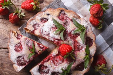  taze çilek ve nane üstten görünüm yatay ile pasta 