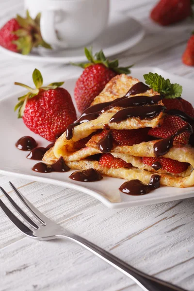 Crepes with fresh strawberries and chocolate, vertical — Stock Photo, Image