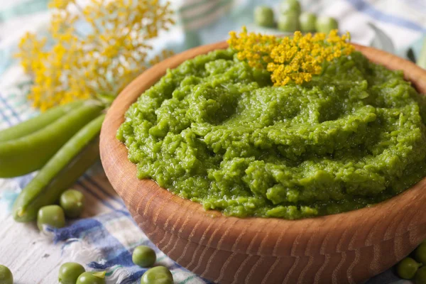 Mashed green peas close up horizontal — Stock Photo, Image