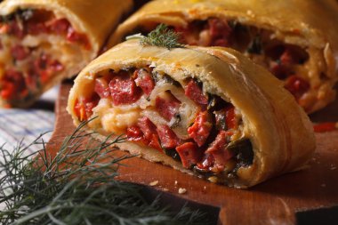 jambon, peynir ve taze sebze makro ile ev yapımı meyveli turta