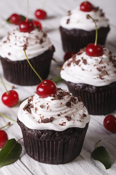 Chocolate cupcakes with white cream and cherry, vertical — Stock Photo, Image