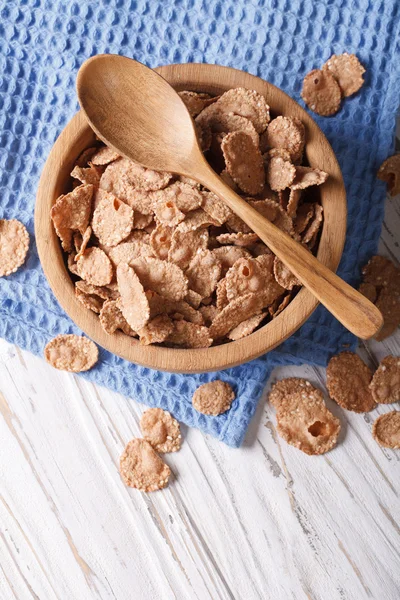 Fitness Breakfast bran flakes and milk close-up. Vertical — Stock Photo, Image